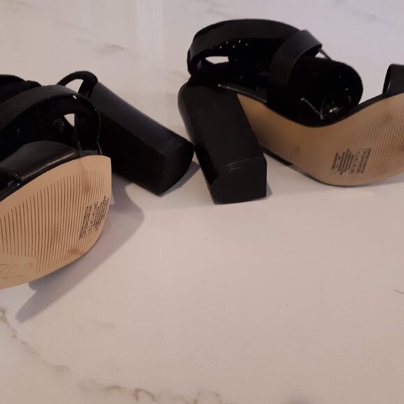 NWOT Guess black block heel bootie sandal, Size 6M - Picture 6 of 6